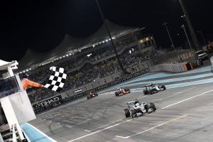 27-11-2016 Abu Dhabi. Nico Rosberg kører over målstregen som verdensmester